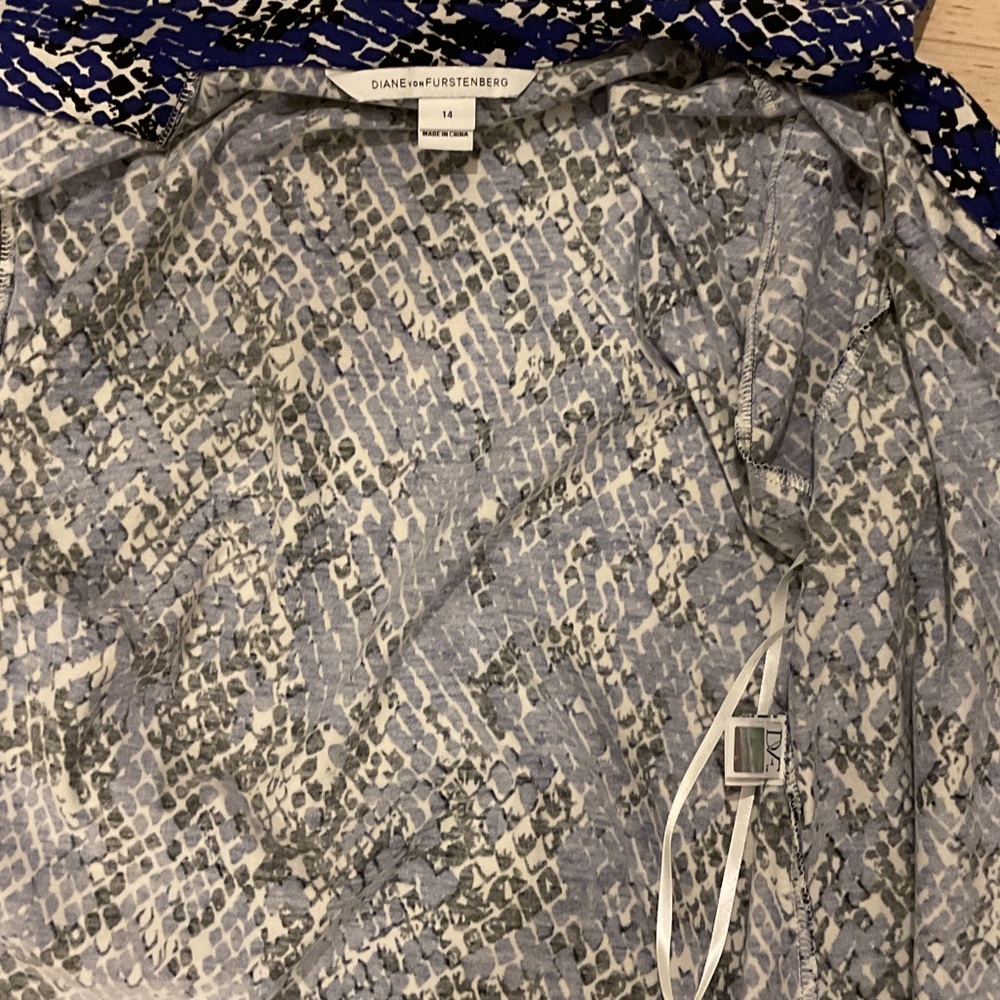 Diane von Fürstenberg Wrap Dress – Snake Print – Size 14 - Picture 4 of 4